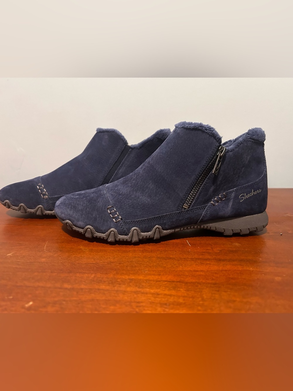 Skechers Navy Suede side Zip Ankle Booties with faux fur trim size 8